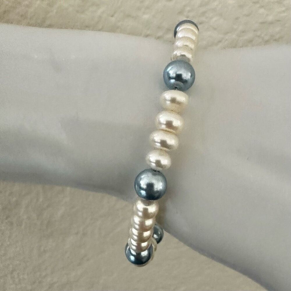 Pearl crystal blue beaded  bracelet